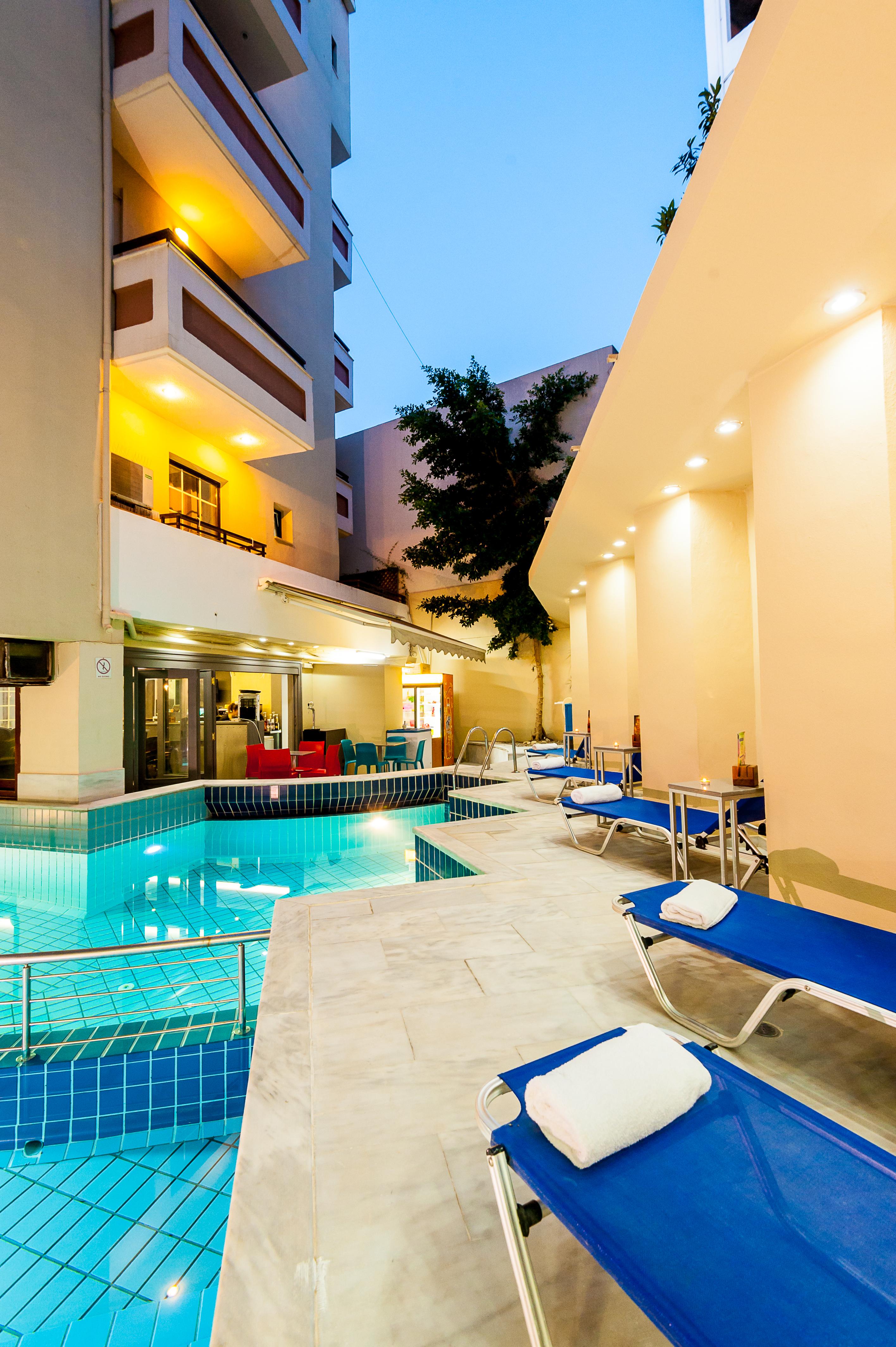 Elina Hotel Apartments Rethymno Exteriör bild