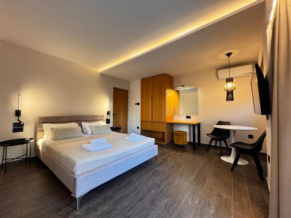 Elina Hotel Apartments Rethymno Exteriör bild